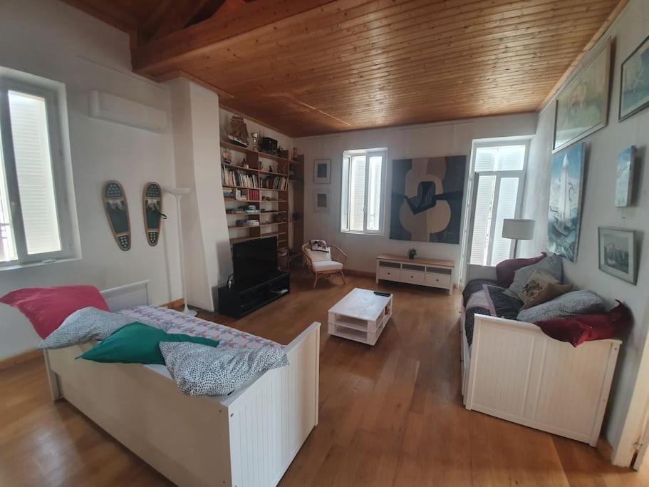Holiday home La Maison Rose Sur Le Port-Saint-Louis-du-Rhone