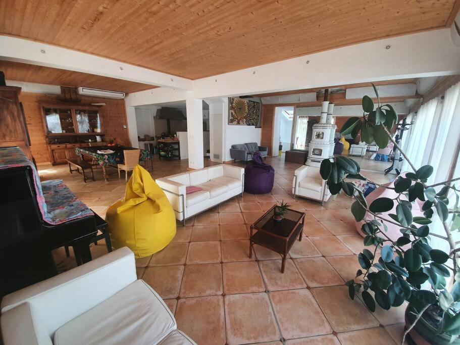 La Maison Rose Sur Le *
