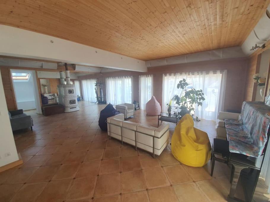 Holiday home La Maison Rose Sur Le Port-Saint-Louis-du-Rhone